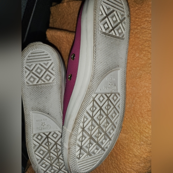 Pink Converse - Picture 2 of 2